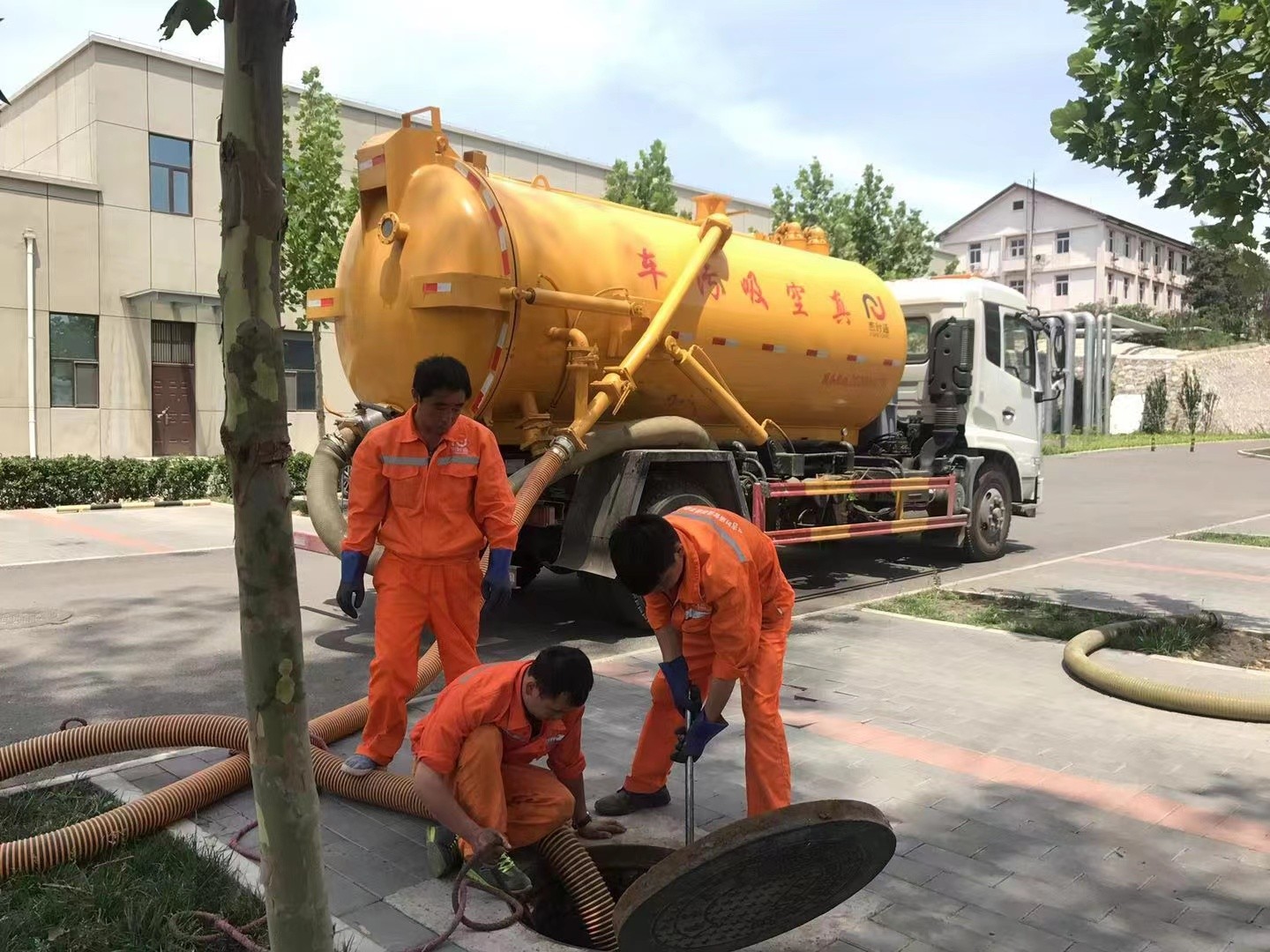 西安化粪池清理与5-8吨吸粪车施工效率分析